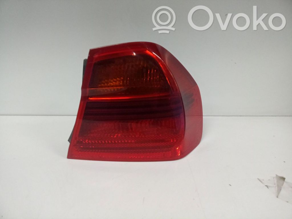 Rear/tail lights   6937458