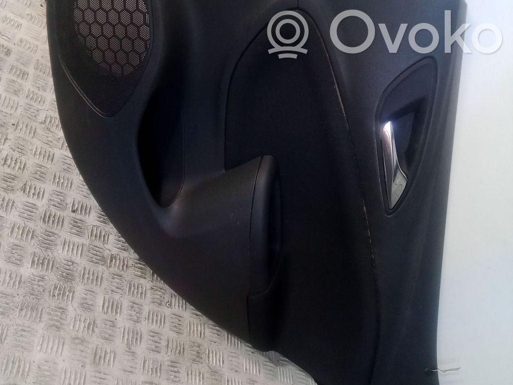 Opel Astra K Takaoven verhoilu 
