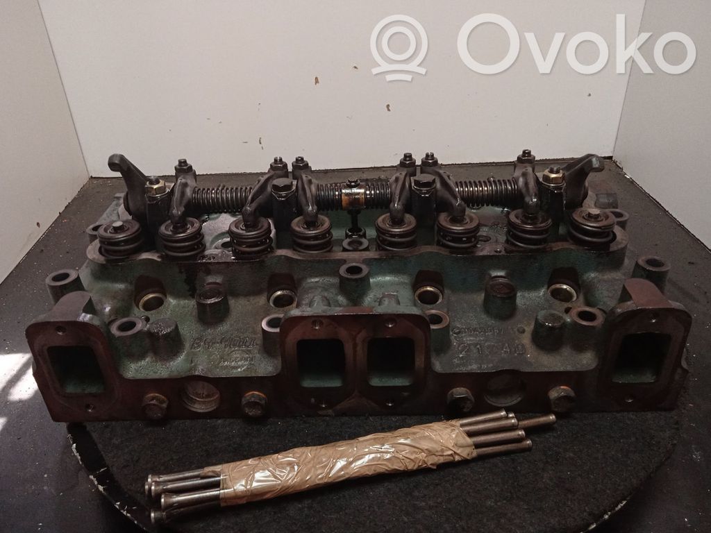 Culata del motor   1104208741B44011