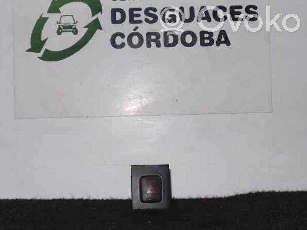 Volvo XC70 Interruttore luci di emergenza