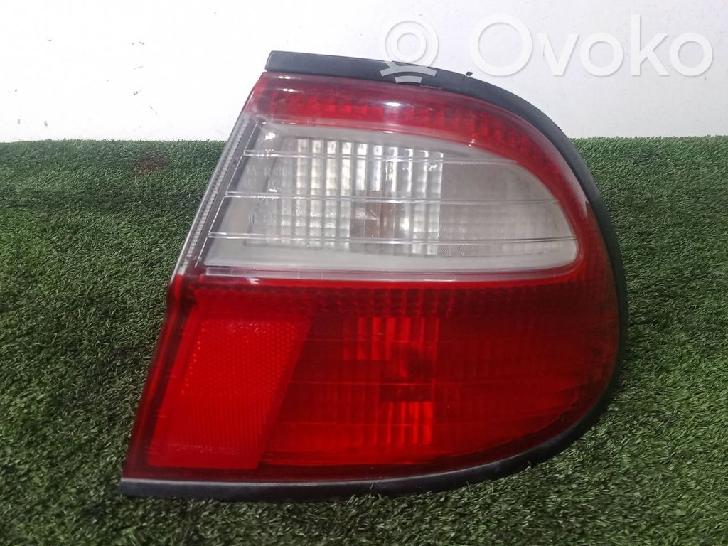 Nissan Almera N16 Galinis žibintas kėbule 