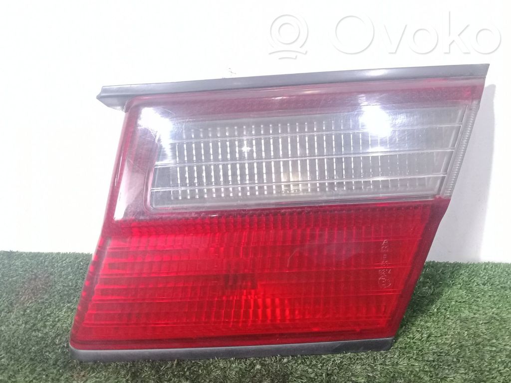 Nissan Almera N16 Galinis žibintas dangtyje 