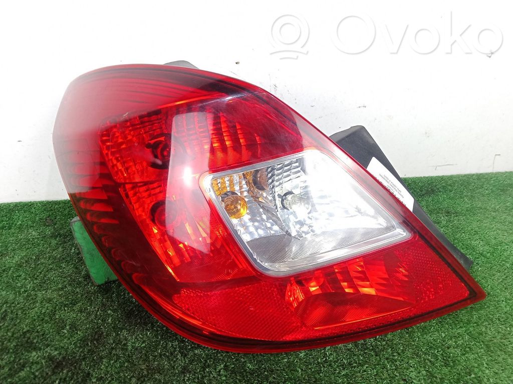 Opel Corsa D Aizmugurējais lukturis virsbūvē 