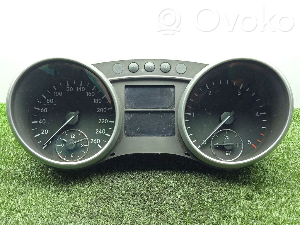 Geschwindigkeitsmesser Cockpit   1CONECTOR