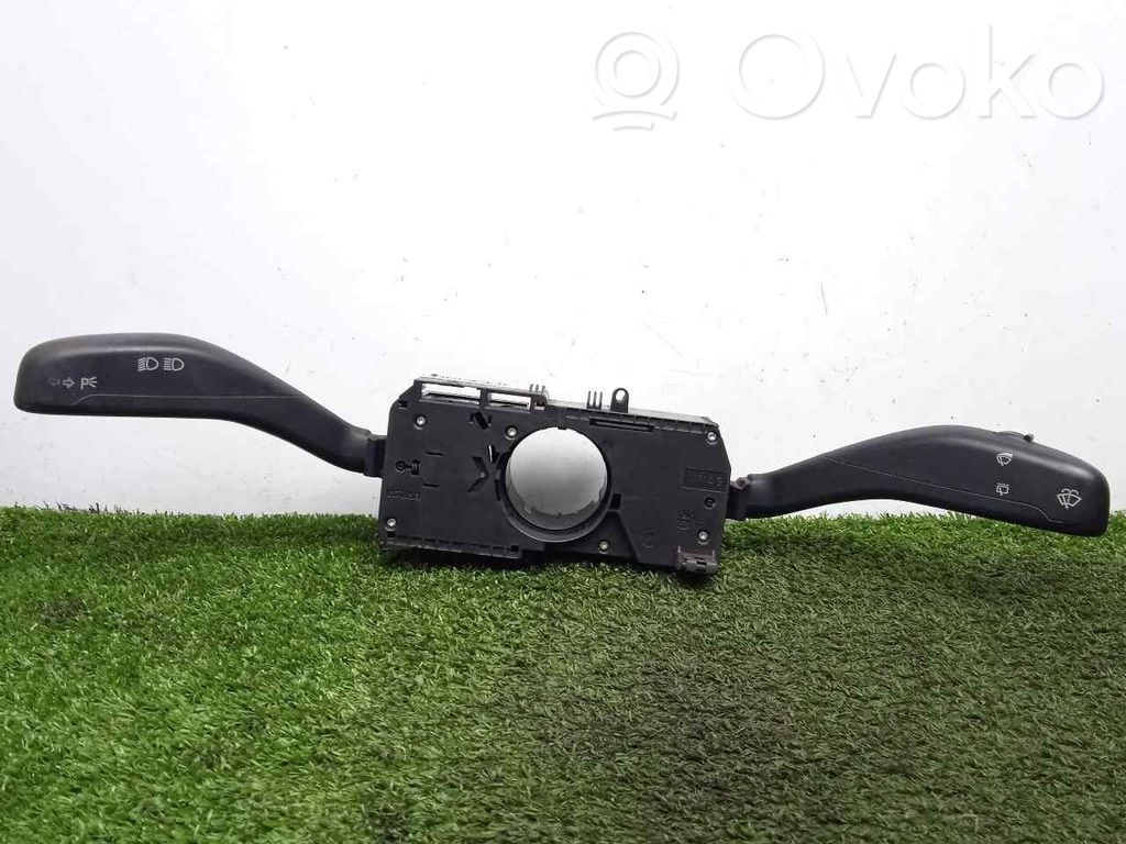 Volkswagen Polo IV 9N3 Panel lighting control switch 