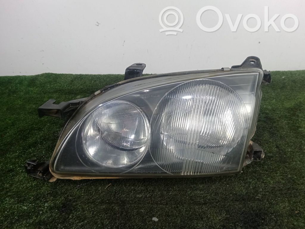 Toyota Avensis T220 Headlight/headlamp 