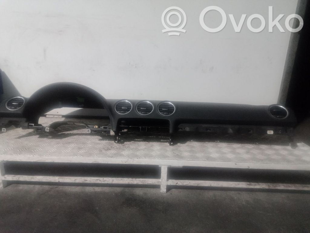 Audi A4 S4 B6 8E 8H Carcasa de montaje de la caja de climatización interior 