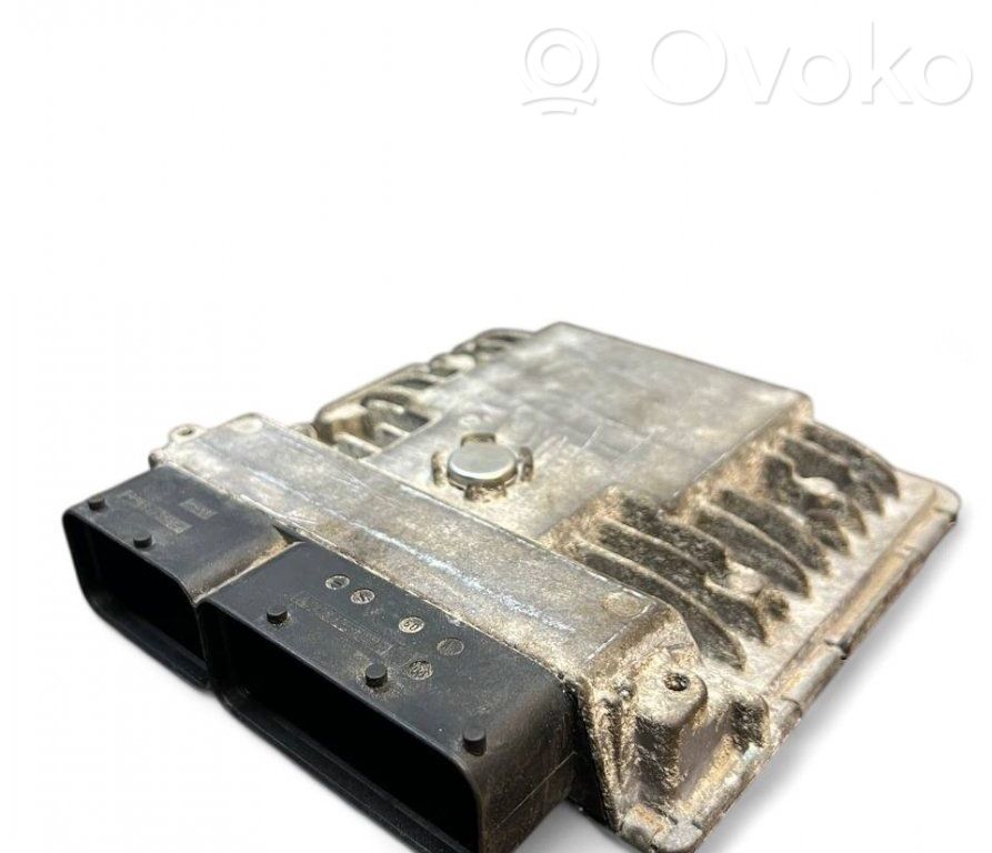 Volkswagen Golf VI Engine control unit/module 