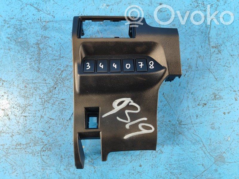 Lexus CT 200H Radio/GPS head unit trim 