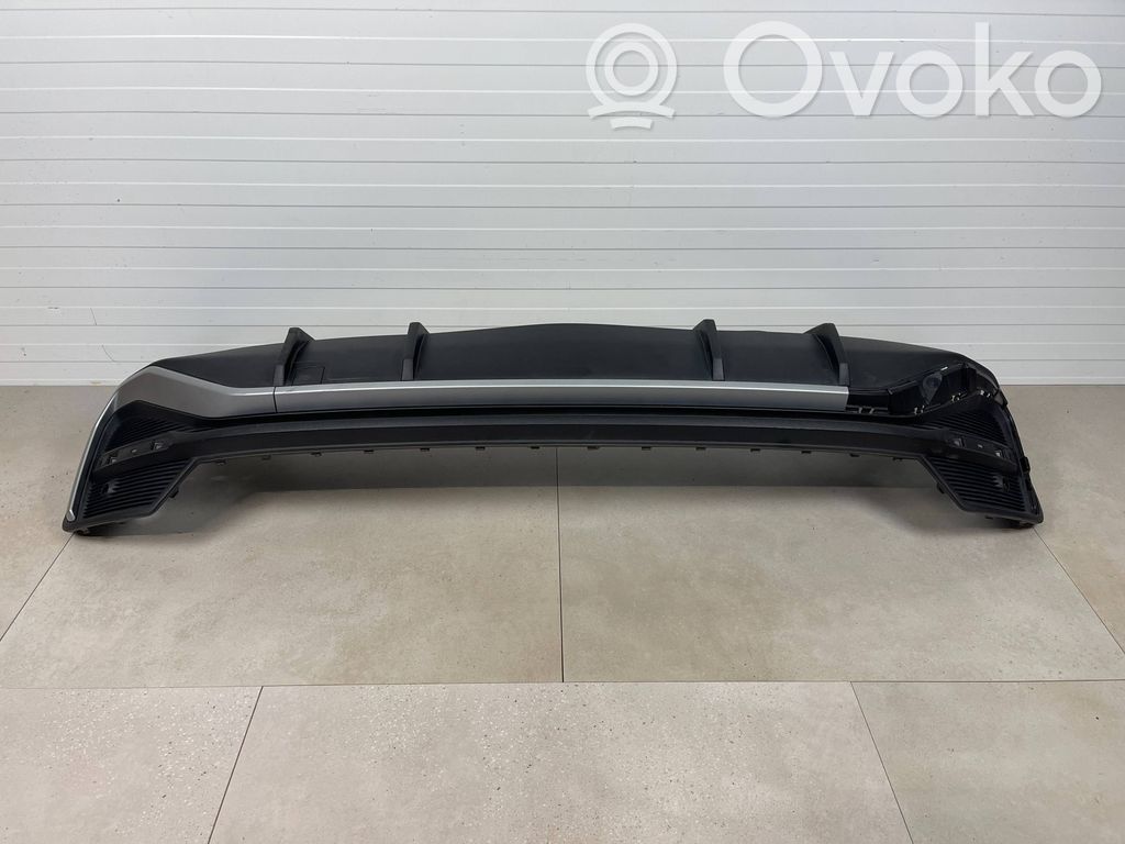 Audi Q3 F3 Moldura inferior del parachoques trasero 
