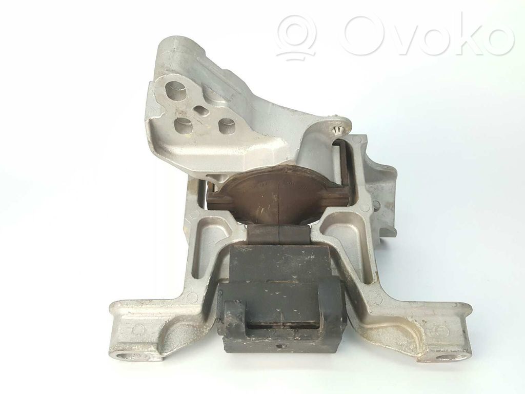 Mazda CX-3 Engine mount bracket 