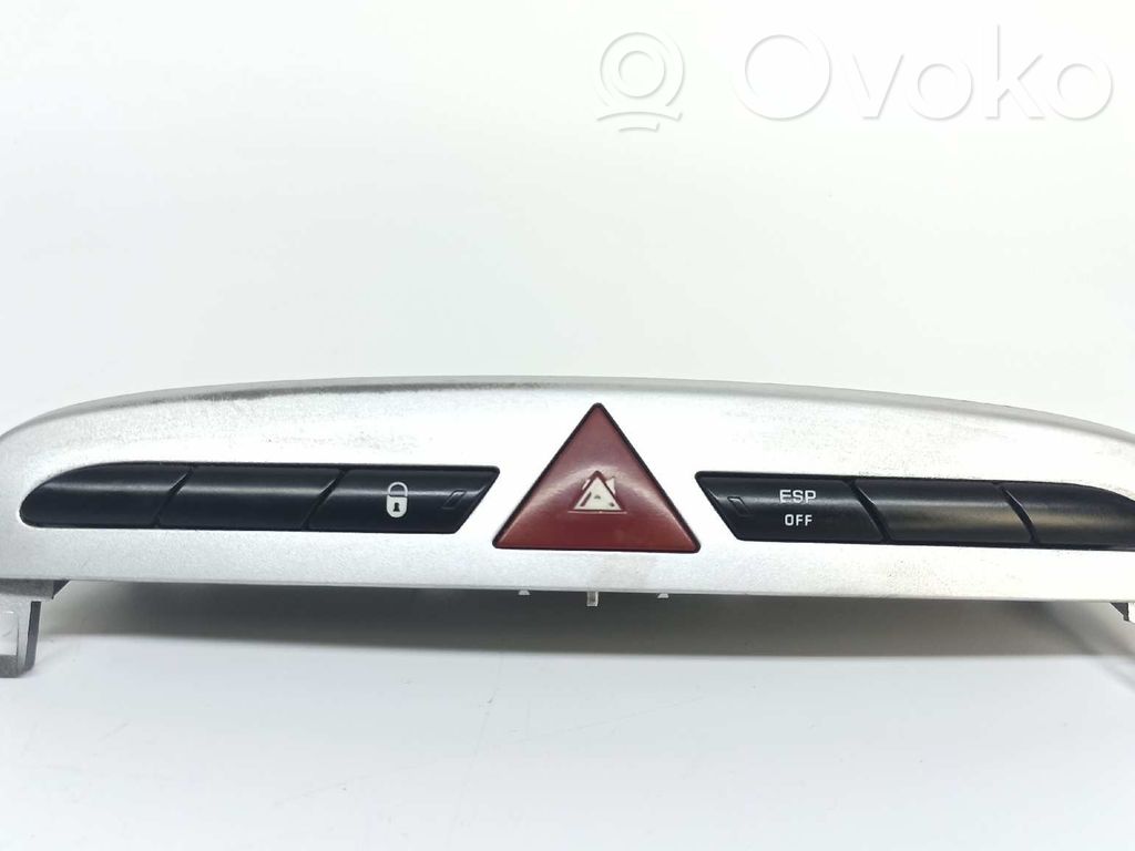 Peugeot 308 Hazard light switch 