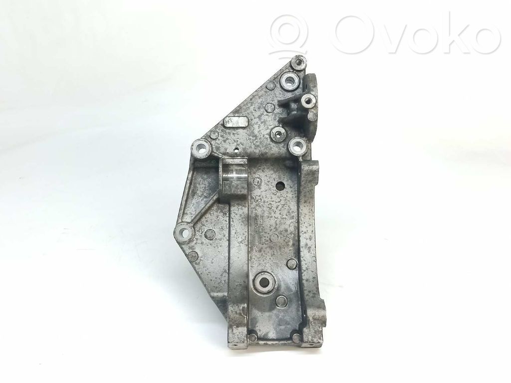 Peugeot 308 Engine mounting bracket 