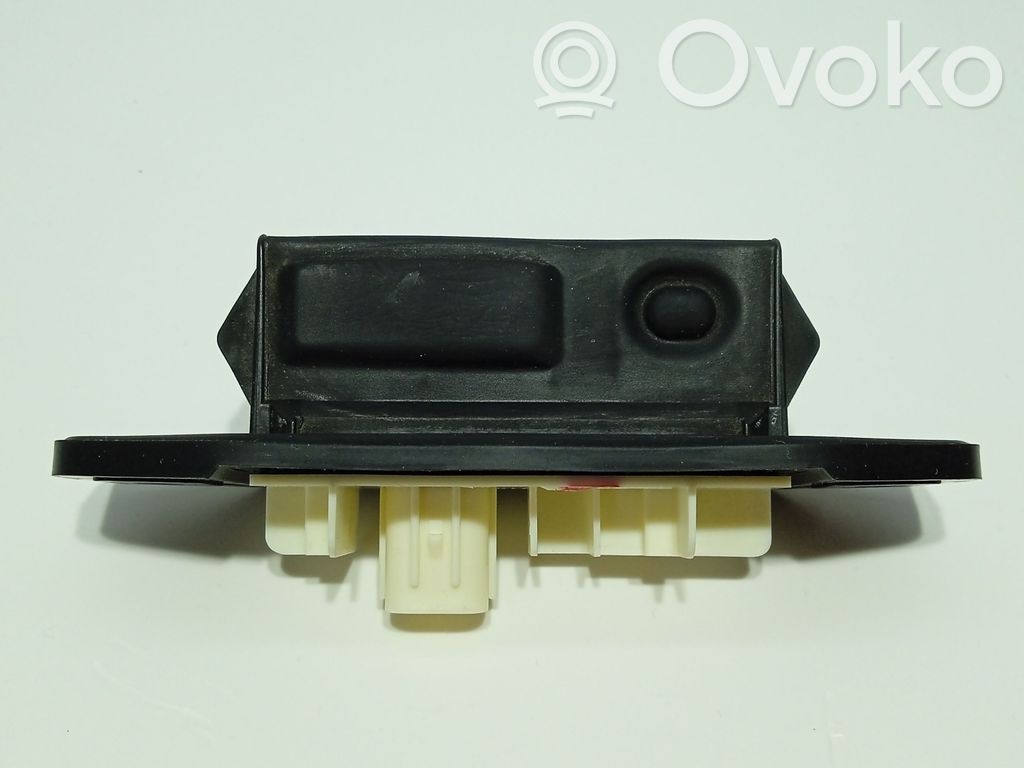 Manecilla externa puerta trasera   8484002090,15F126