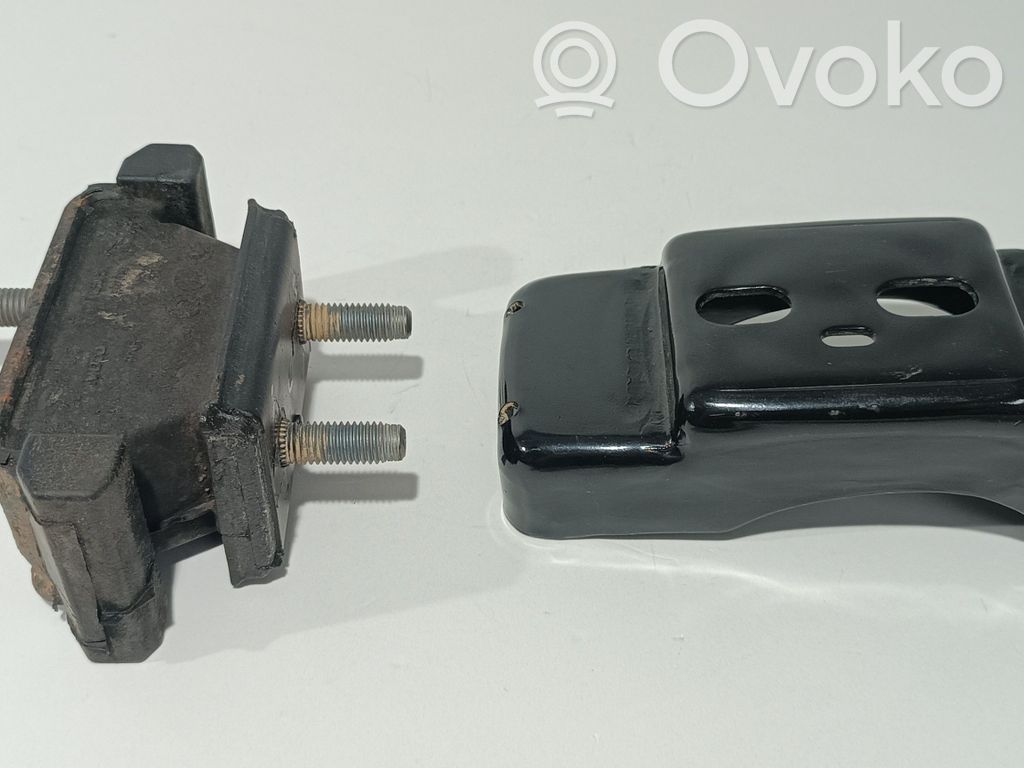 Engine mount bracket   5801283685