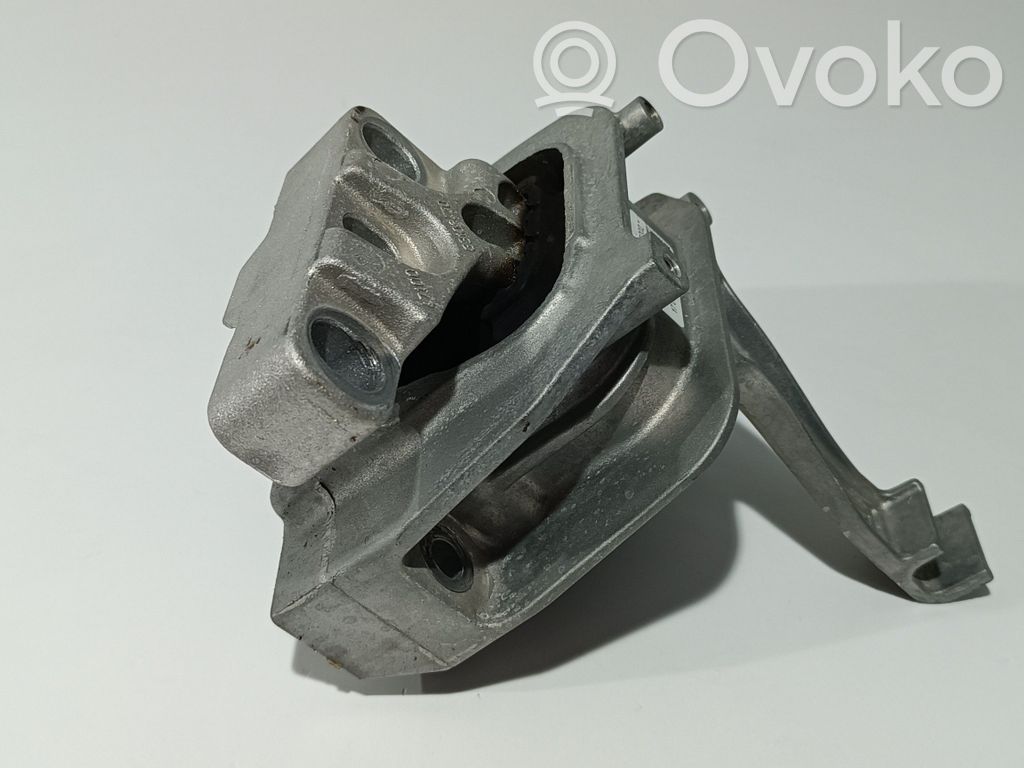 Volkswagen T-Roc Engine mount bracket 