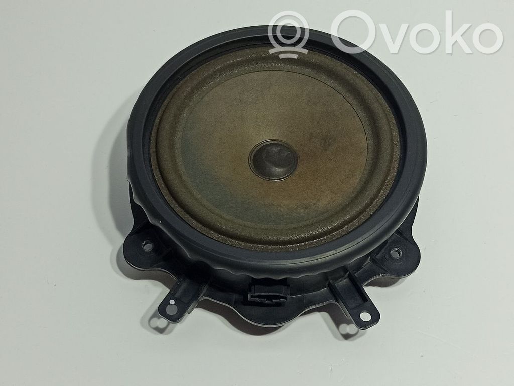 Altavoz de la puerta trasera   8P0035411B