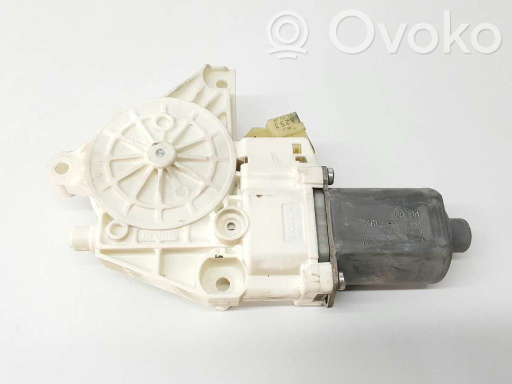 Mercedes-Benz ML W164 Moteur de lève-vitre de porte avant 