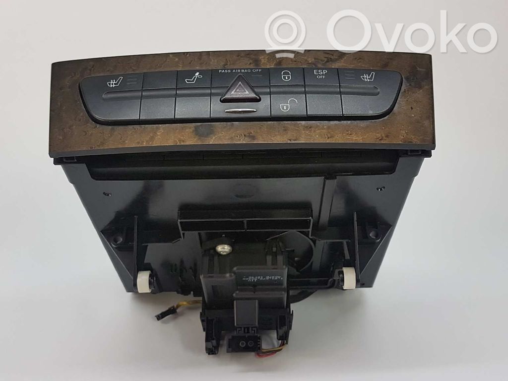 Mercedes-Benz E W211 Hätävilkkujen kytkin 