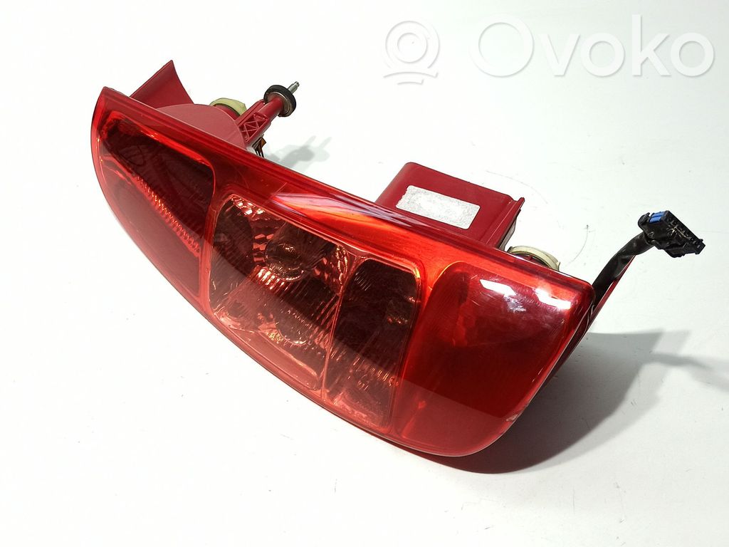 Peugeot 807 Lampă spate în caroserie 