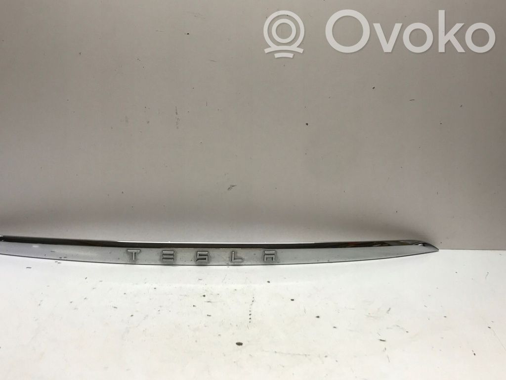 Tesla Model X Tailgate trim 