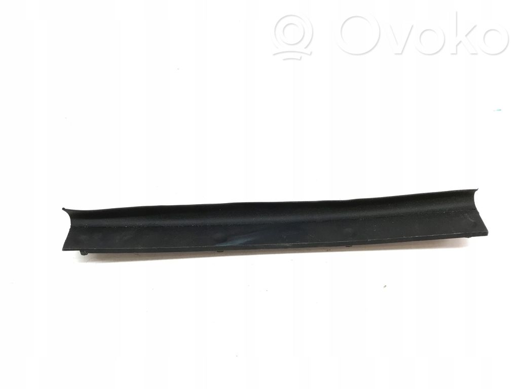 Audi Q2 - Engine compartment rubber 