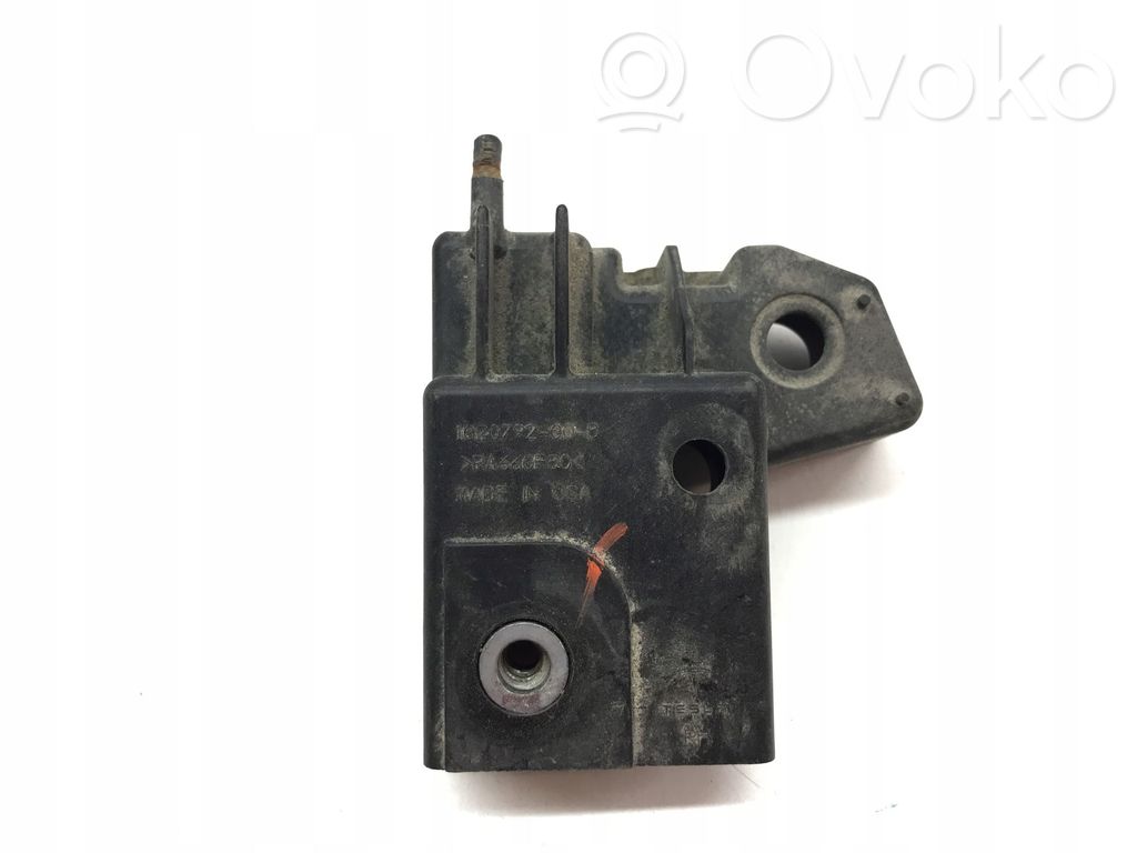 Front bumper mounting bracket   102079200B
