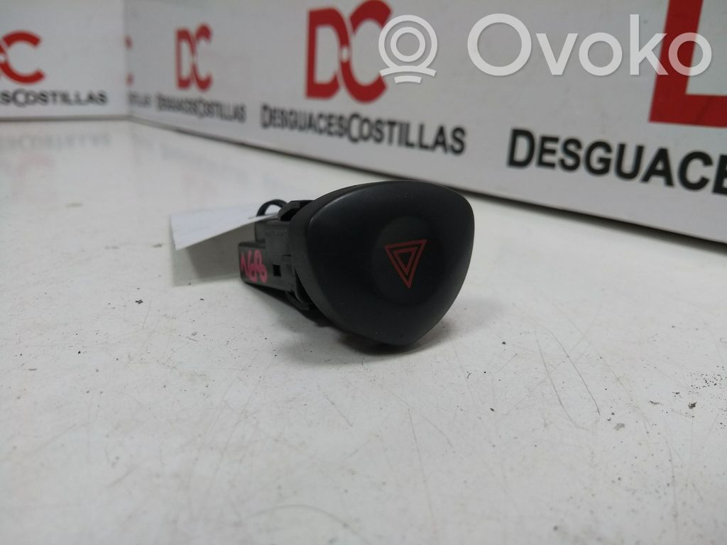 Botón interruptor de luz de peligro
