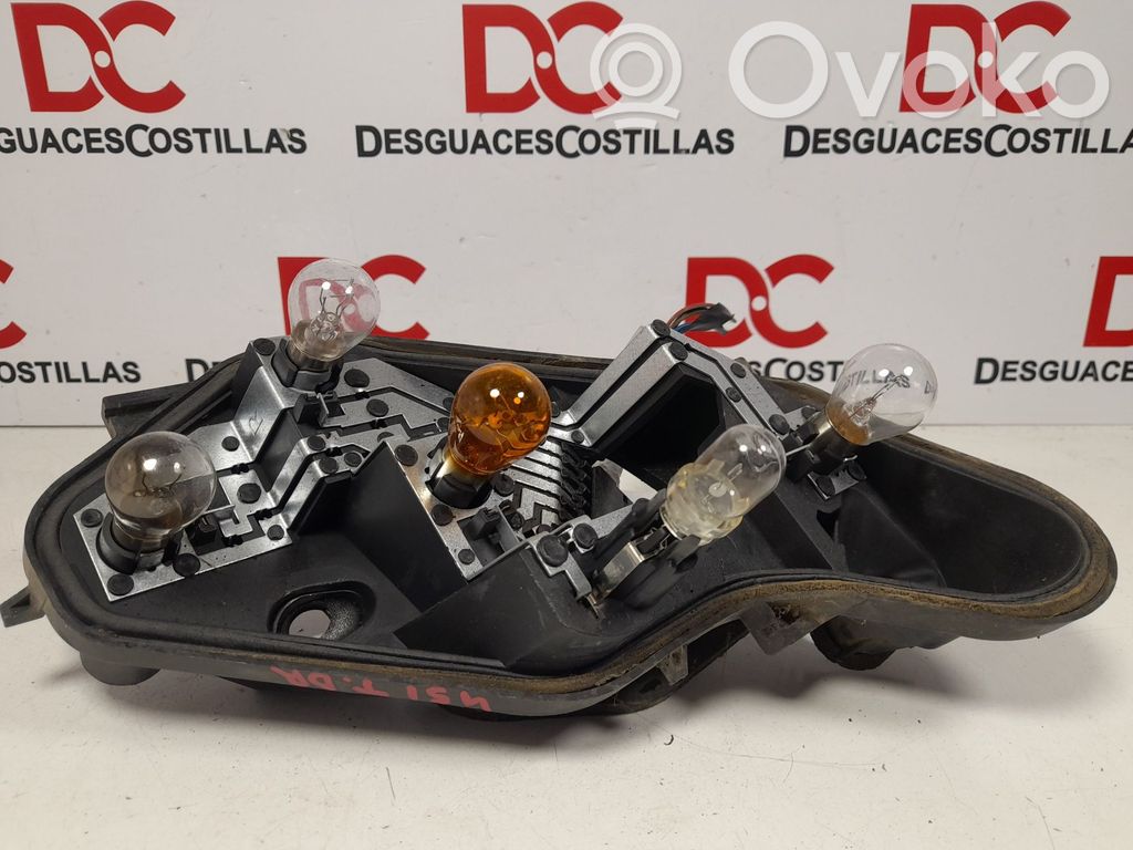 Opel Corsa D Takavalon polttimon suojan pidike 