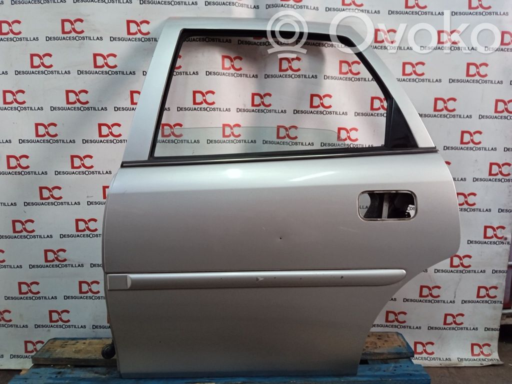 Opel Vectra B Puerta trasera 