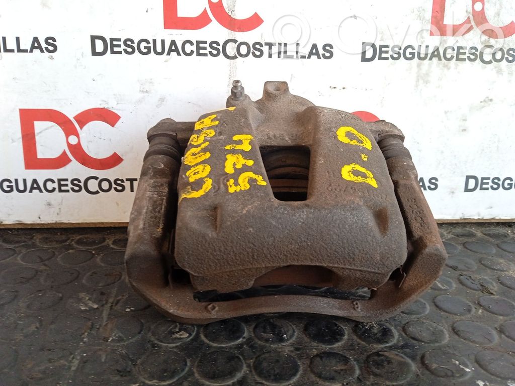 Opel Corsa D Zacisk hamulcowy przedni 