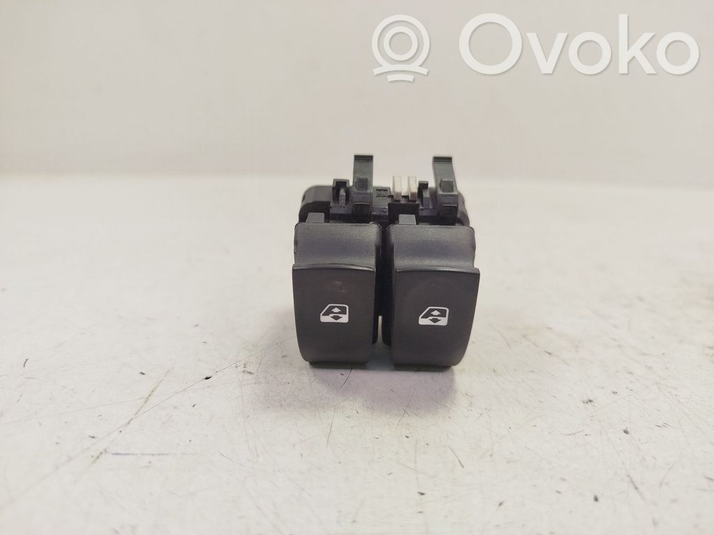 Renault Clio III Electric window control switch 