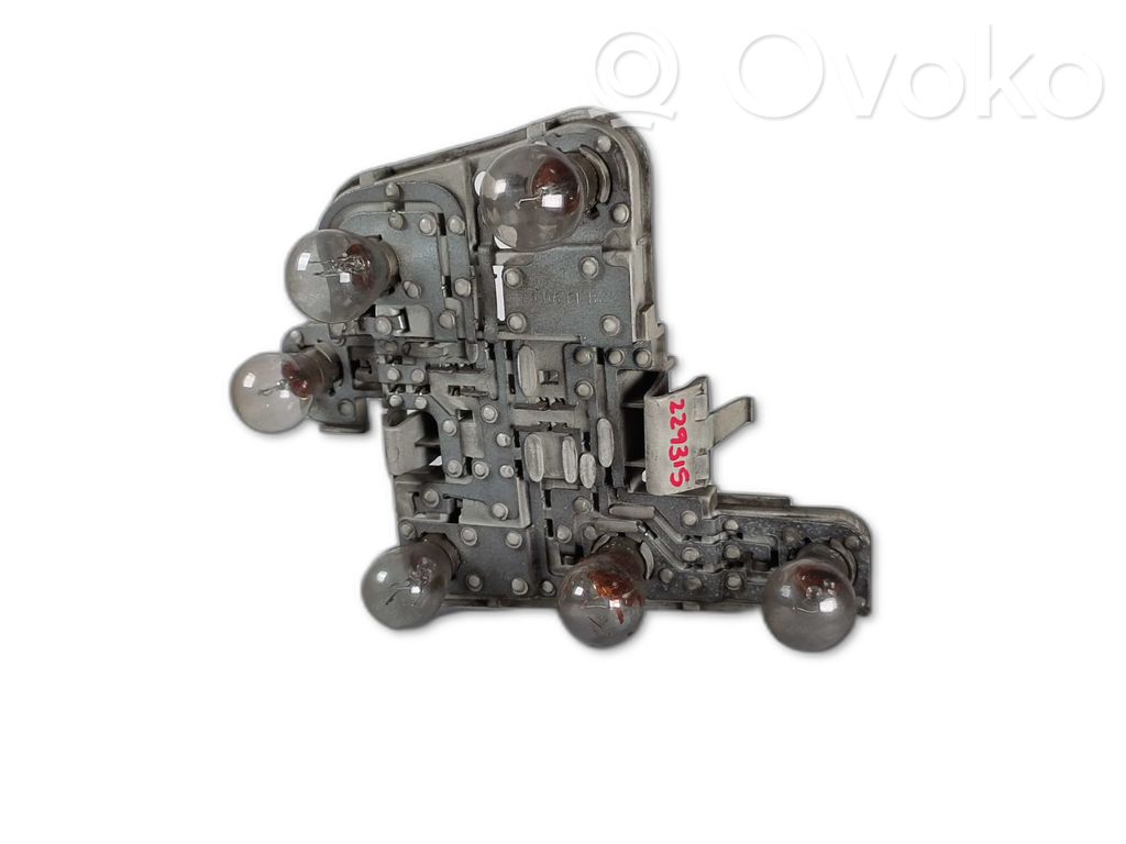 Volvo S40, V40 Takavalon polttimon suojan pidike 