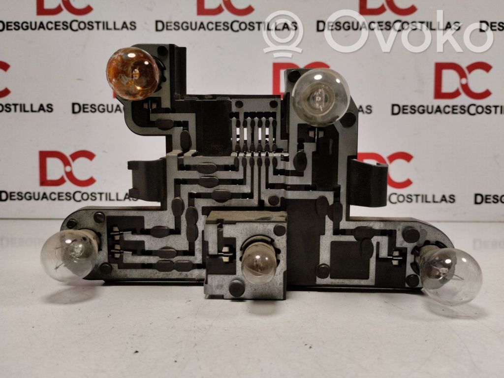 Renault Megane II Cubierta del soporte de la lámpara de la luz trasera 