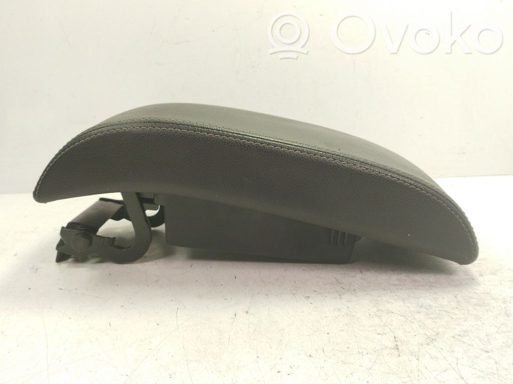 Armrest   1686361
