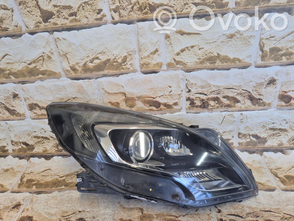 Opel Zafira C Lampa przednia 