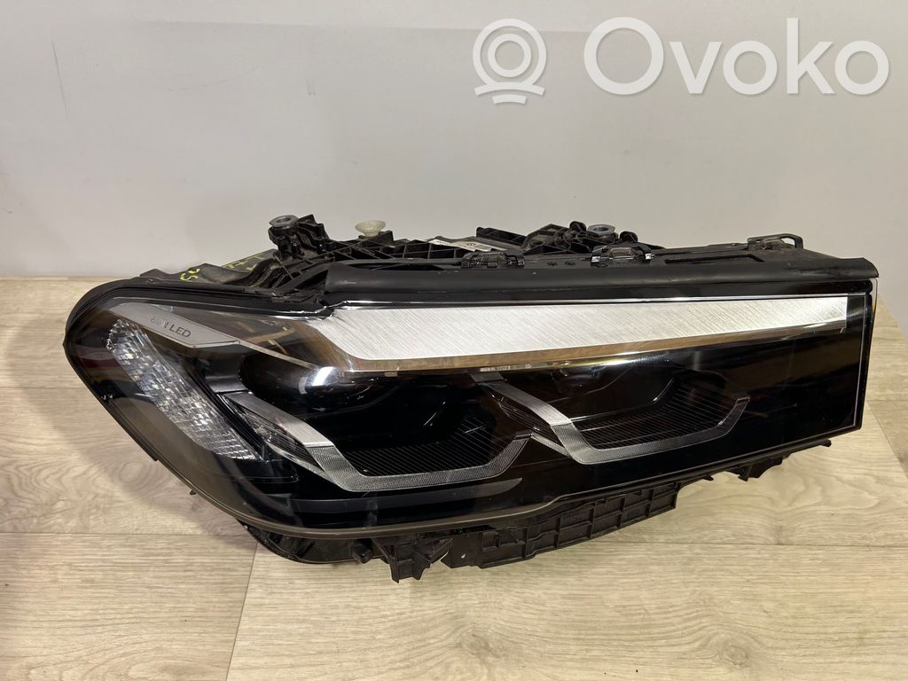 BMW 5 G30 G31 G38 Lampa przednia 