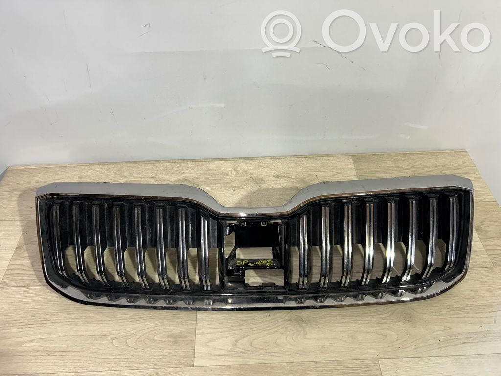 Skoda Superb B8 (3V) Maskownica / Grill / Atrapa górna chłodnicy 