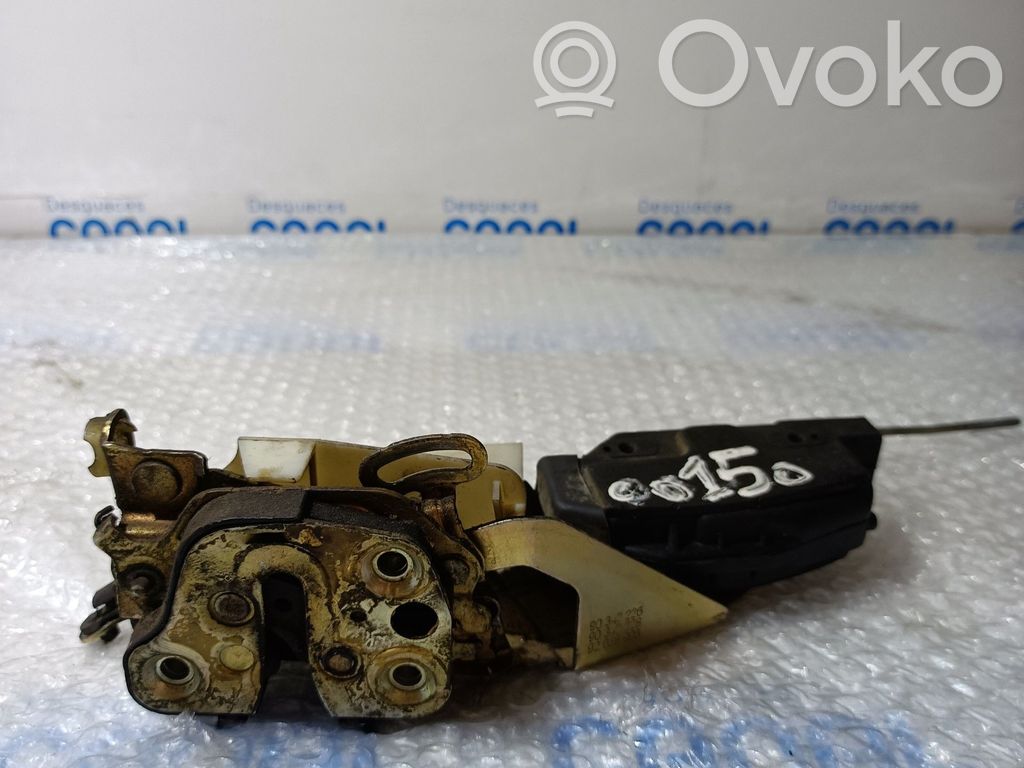 Opel Vectra A Front door lock 