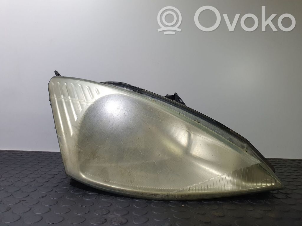 Ford Focus Lampa przednia 