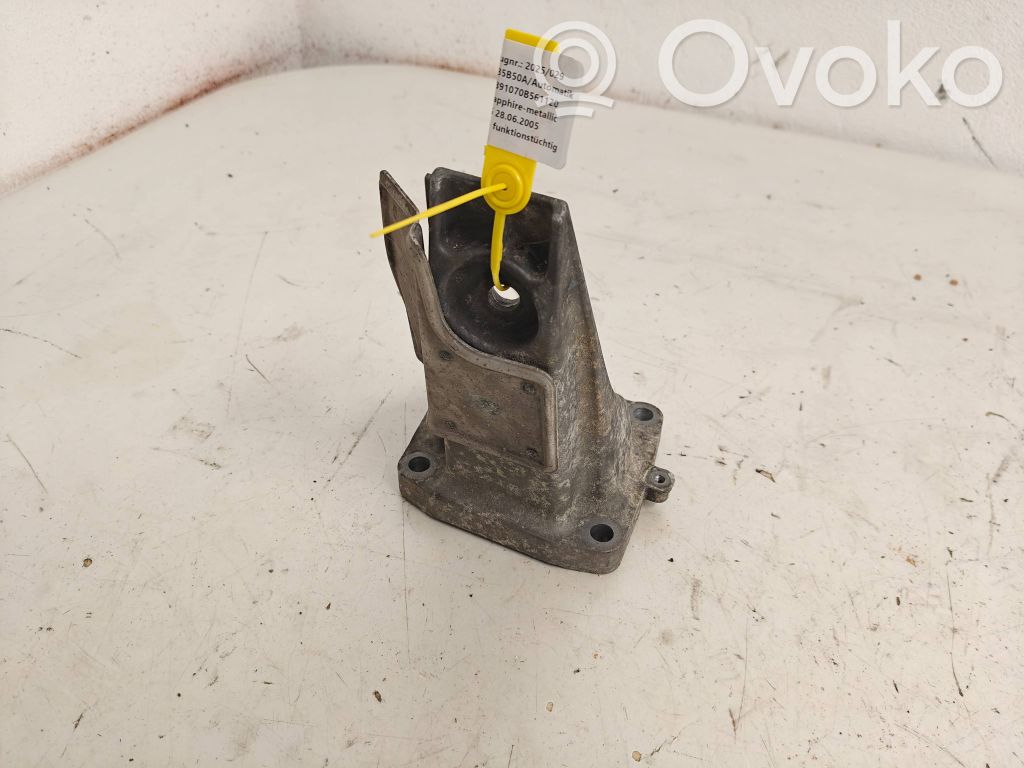 BMW 5 E60 E61 Engine mounting bracket 