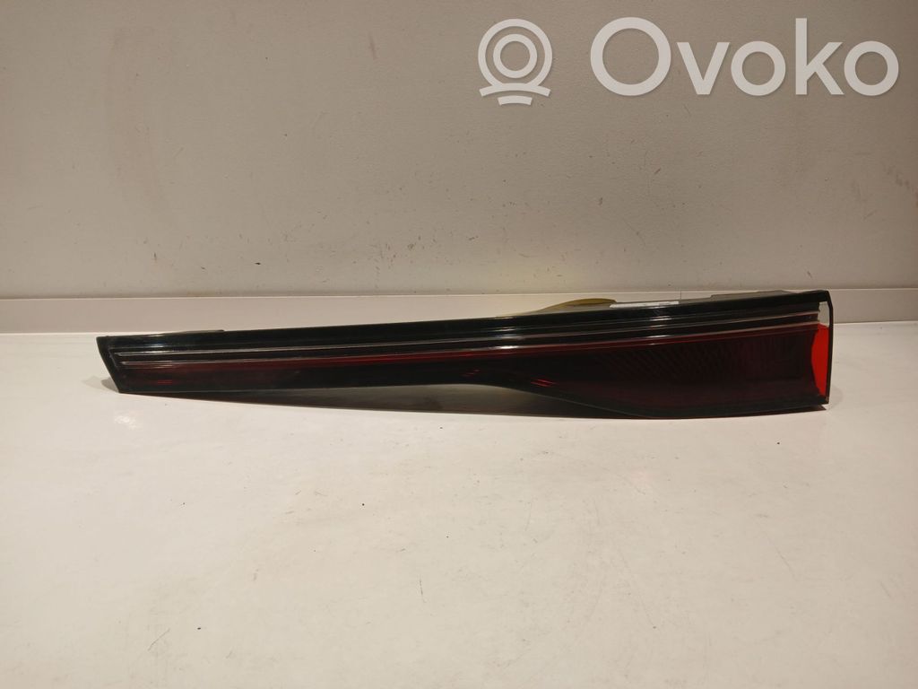 Renault Megane E-Tech Takaluukun takavalot 