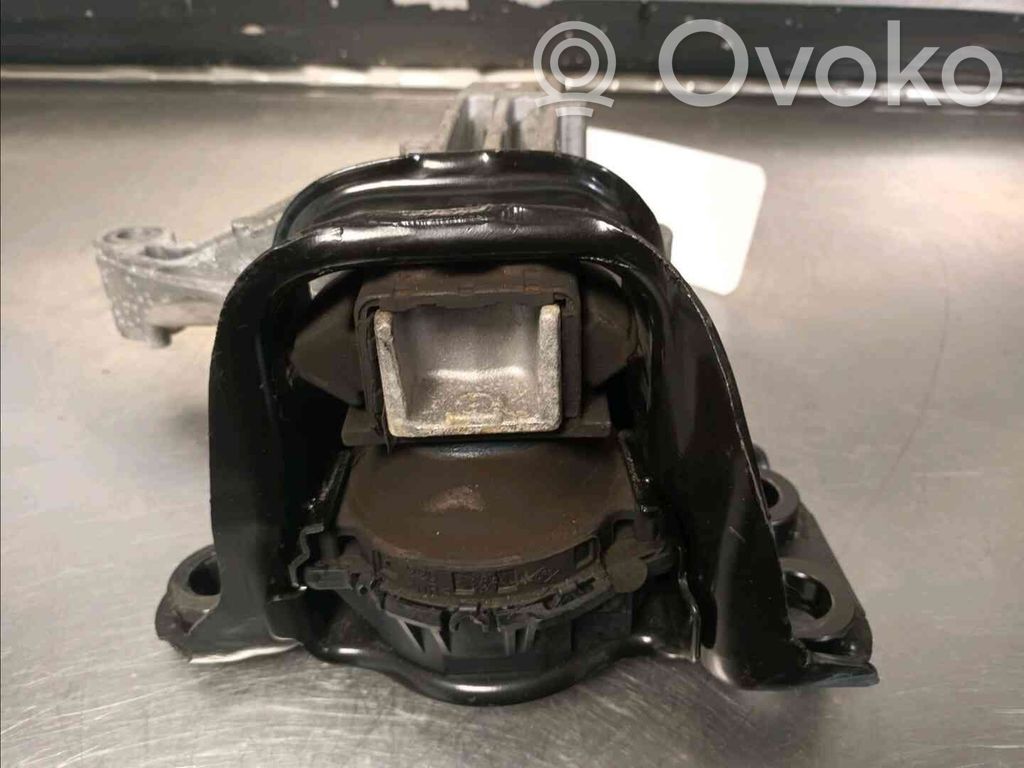 Nissan Qashqai Engine mounting bracket 