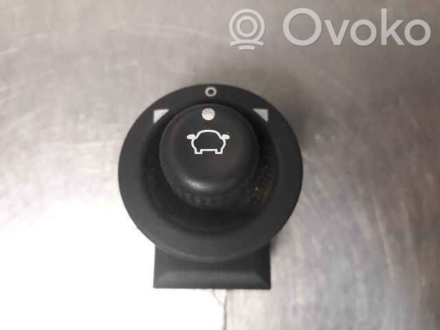 Wing mirror switch   4495427