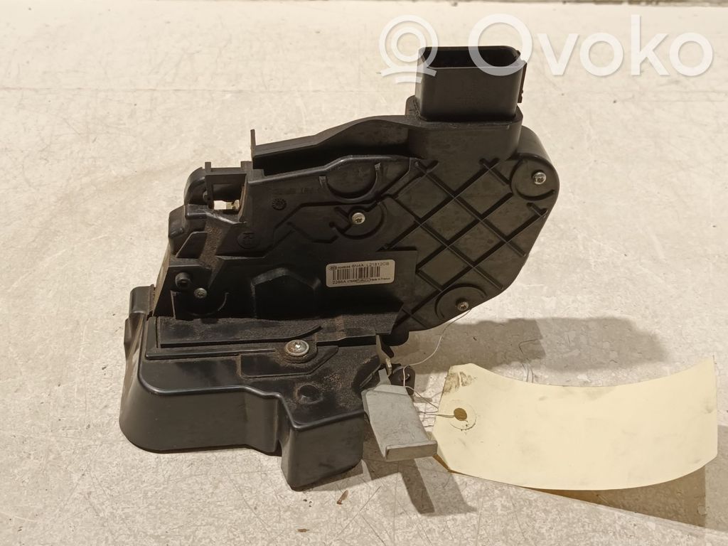 Ford Focus Priekšpusē slēdzene 