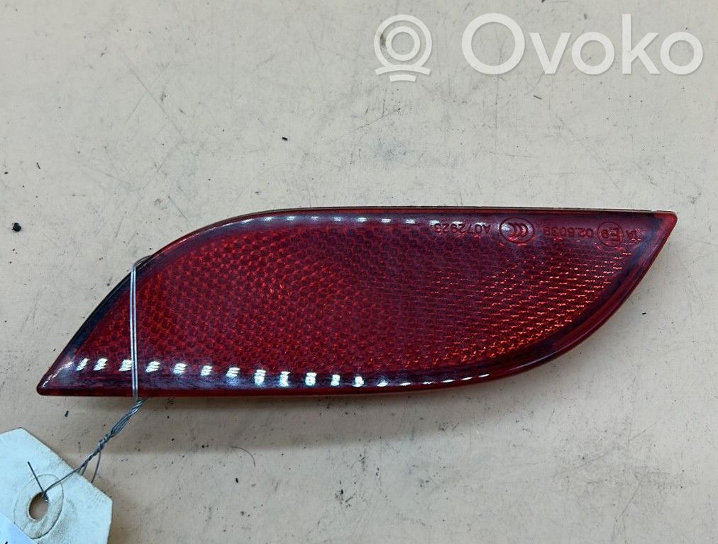 Reflector de faros/luces traseros   8X0945106