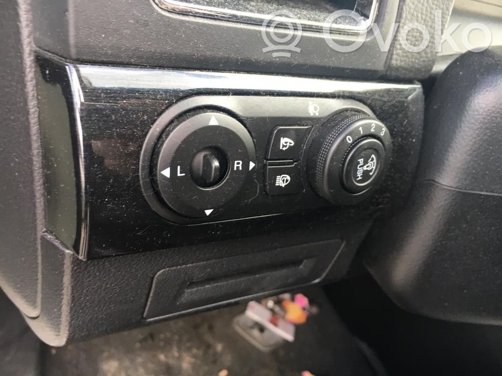 Chevrolet Captiva Wing mirror switch 