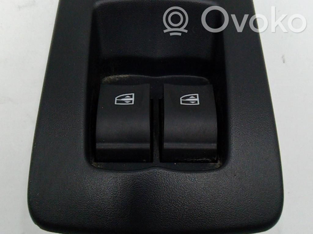 Dacia Sandero Electric window control switch 