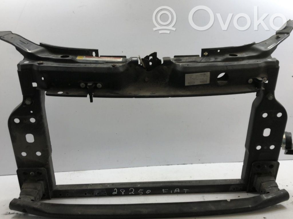 Fiat 500 Viršutinė dalis radiatorių panelės (televizoriaus) 