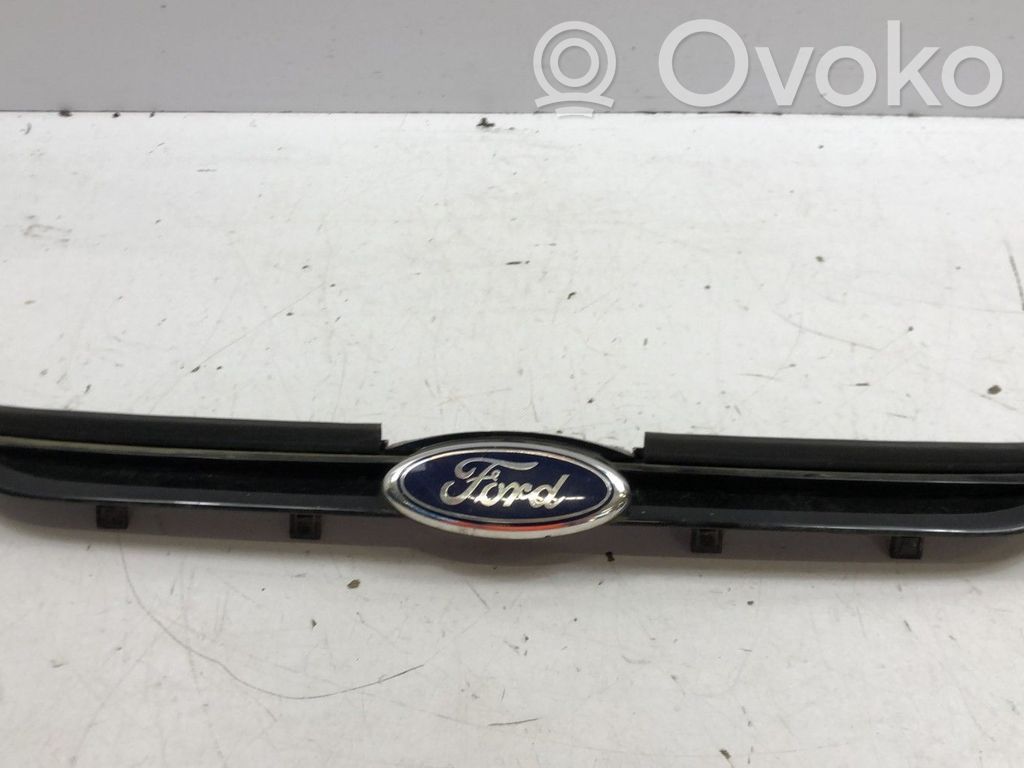 Front grill   2102153